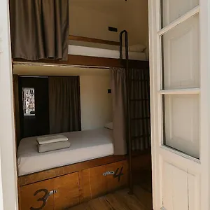 بيت شباب شباب بلاك سوان, إشبيلية
